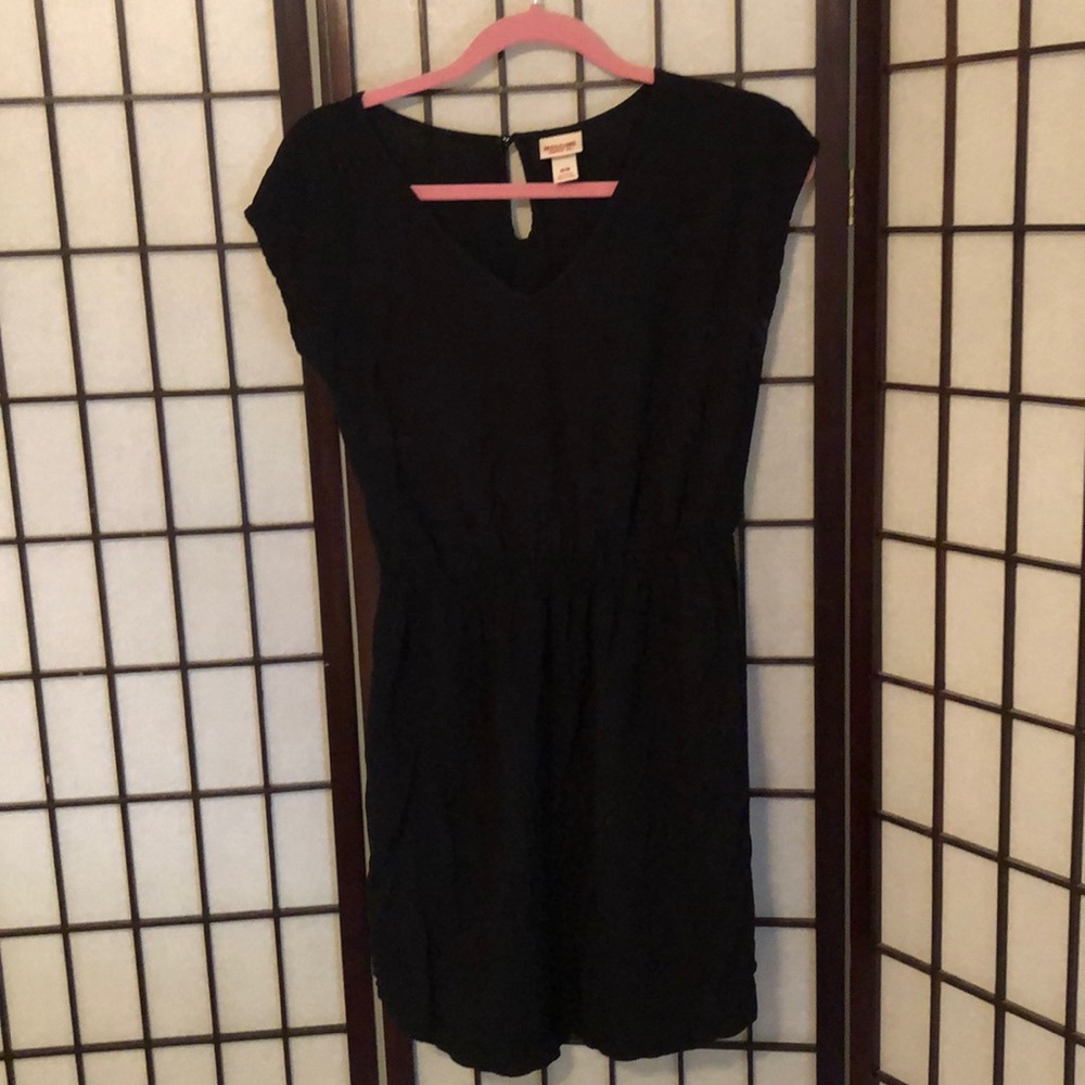 Black pocket dress